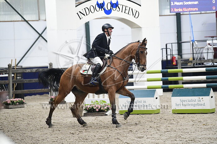 Hani Bisharat - Crowny Girl