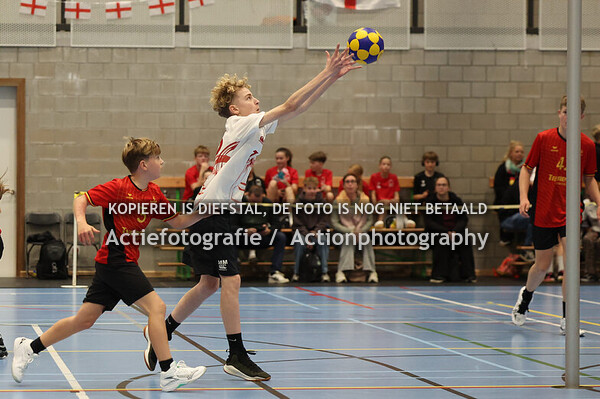 2025-11-01-FLA-hal 2-02-U13-Rood-Engeland U15B