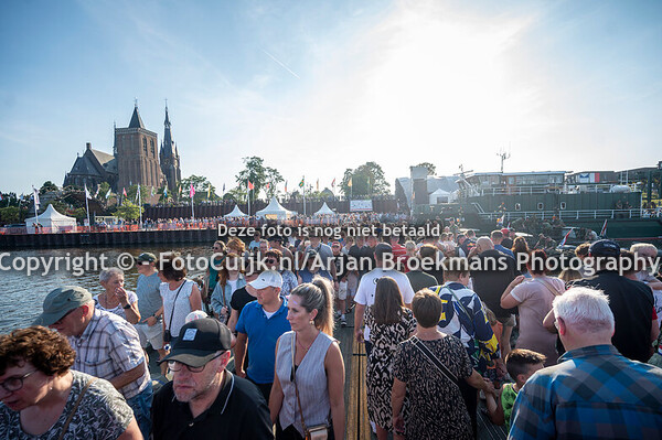 Proefsluiting Pontonbrug