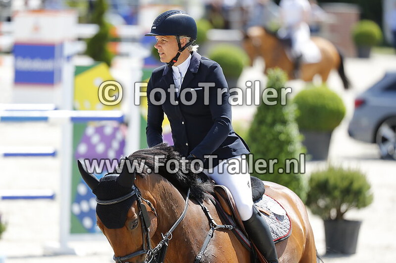 julia houtzager kayser