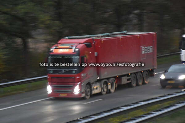 23-10-2024 Truckspotting Drachten - A7 Fietsbrug