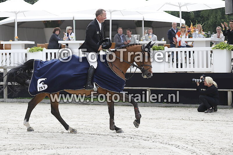 Awards S11 - Final Medium Tour