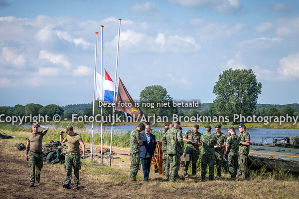 Gemeente opent de BBQ aangeboden aan de 105 Geniecompagnie waterbouw