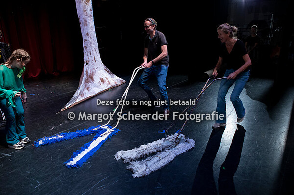 08 Scène 7 - Merlijn en de genezers