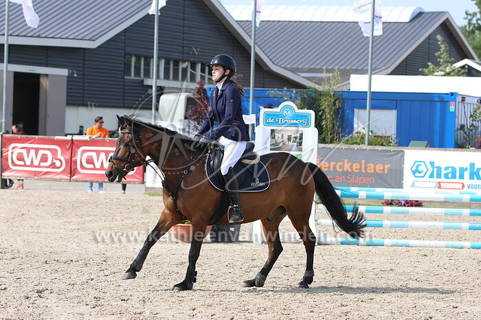 Faye Ligtvoet - Hero