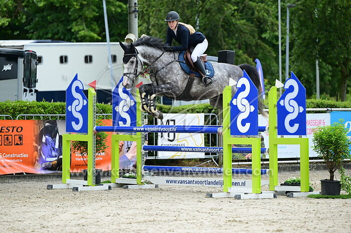 Bregje Martens - Off Course