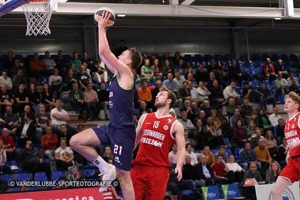 ZZ Leiden - ARIS Leeuwarden: 100-66