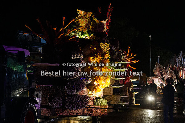 2023-09-16 Fruitcorso by nightTiel