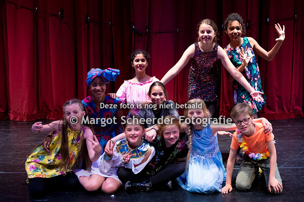 Scène 14 ALLES WORDT BETER (Eindlied) VS 3 en 4