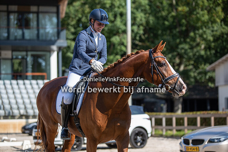 Anne Hoogenboom - Izi Vita