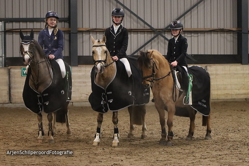 Indoor Hartje Drenthe 21-01-2023 Prijsuitreiking Verenigingsspringen Pony's