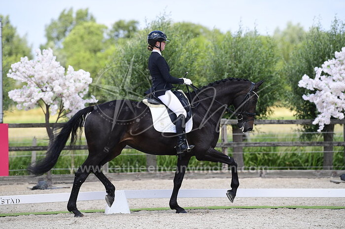 Lola Middelburg - Olly Esther