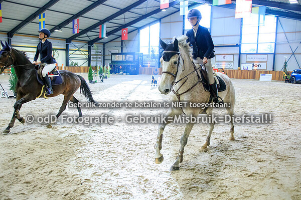 Jumping Indoor Leunen Paarden 110 07-01-24