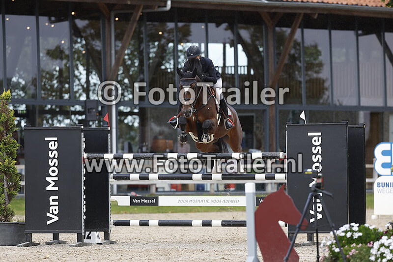 julia houtzager kayser