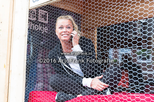 Lock me Up - Free a Girl