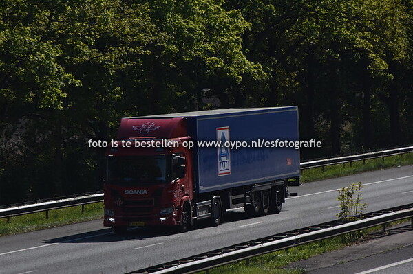 9-5-2025 truckspotting A7 Drachten Fietsbrug e.o