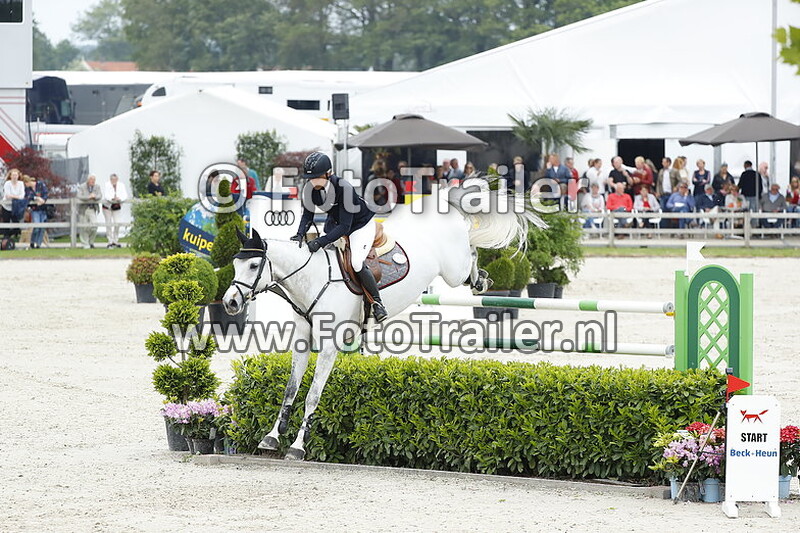 julia houtzager kayser