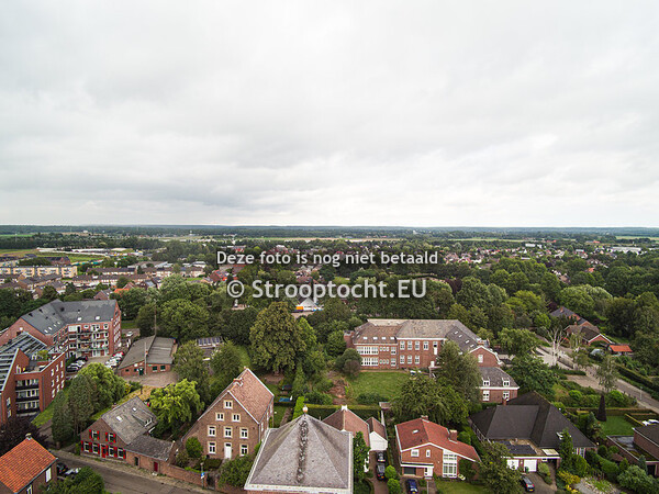 Roermond van bovenaf - Sint-Laurentiuskerk, Maasniel, Drone