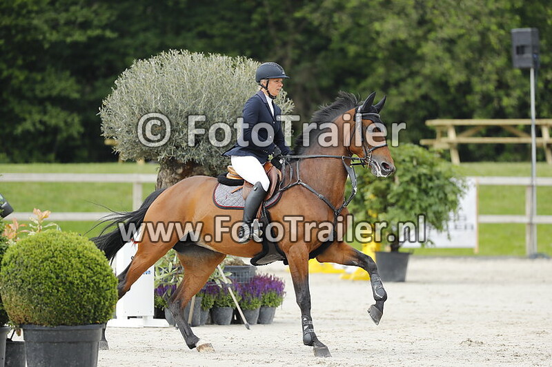 julia houtzager kayser