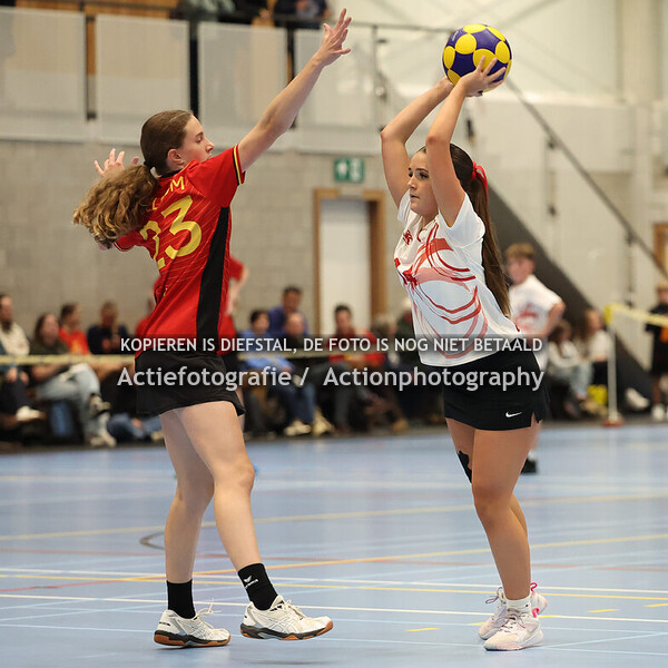 2025-11-01-FLA-hal 2-04-U15-Rood-Engeland A