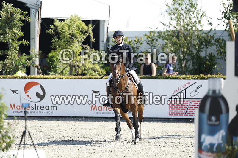 julia houtzager kayser