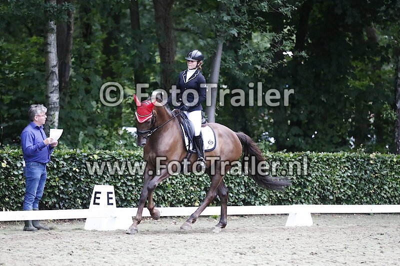 Geen nummer rood jasje