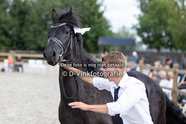 90. Hannah van de Meerbos
