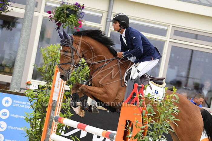 Mario Munoz Criado - Nestor