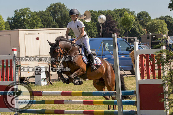 2017-05-27 Pony springen nederweert