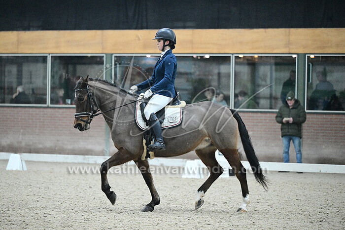 Gwen Bakker - Tres Jolie L'Eguille
