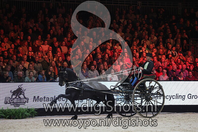 04 Friese Ras - Ereklasse voor de sjees