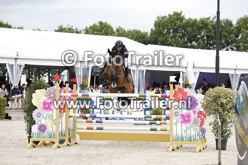 julia houtzager kayser