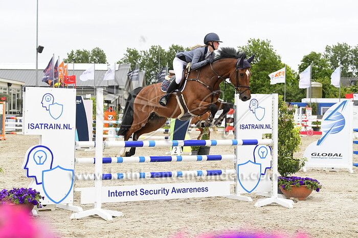 Liv Huijbregts - No Merci Versent SA