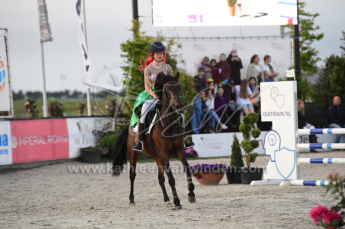 Jaucee Zwartjens - Kiss