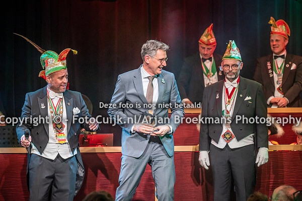 Burgemeester ontvangt Nölers onderscheiding