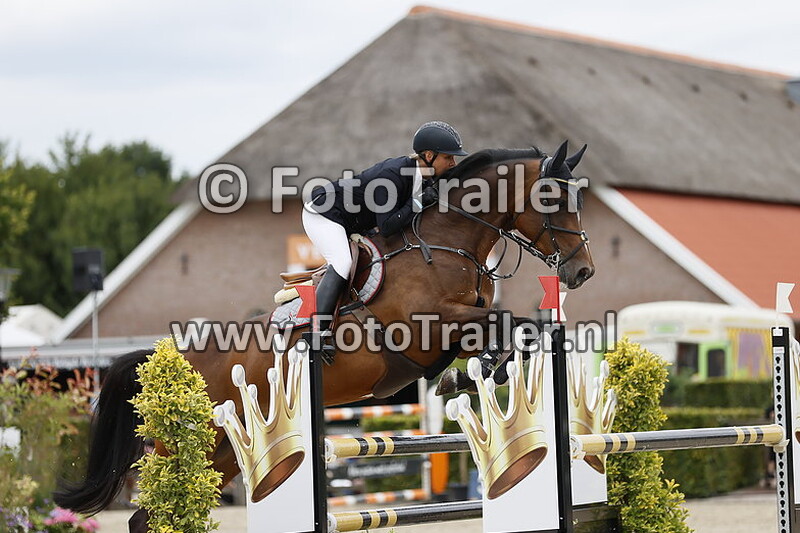 julia houtzager kayser