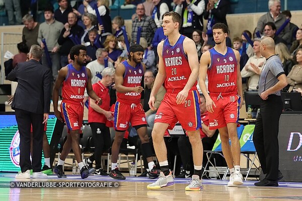 ZZ LEIDEN- HEROES DEN BOSCH: 95-81