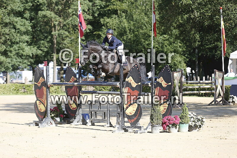 Caroline L Oestereng