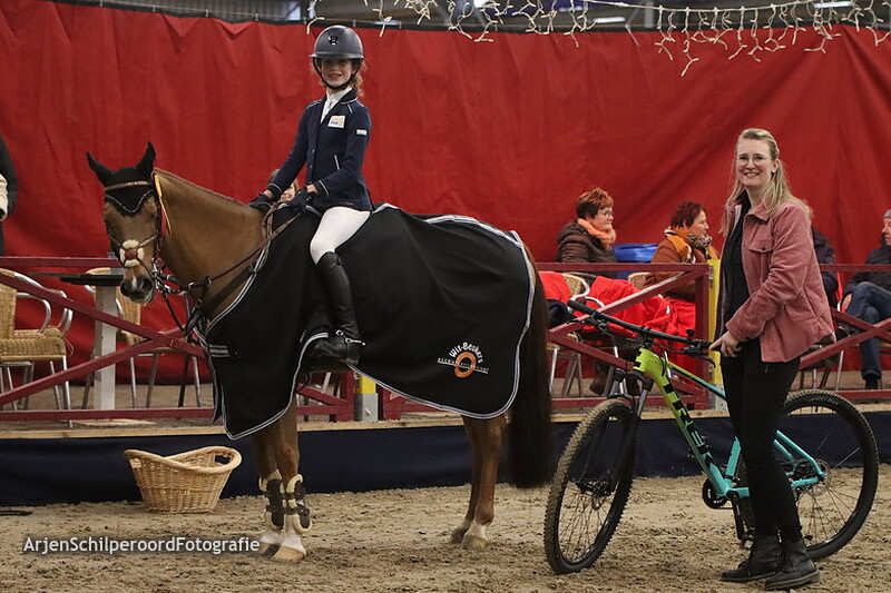 Indoor Beukers 30-12-2022 Pony's 80cm Rijstijl Prijsuitreiking
