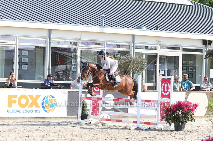 Isabelle Post - First