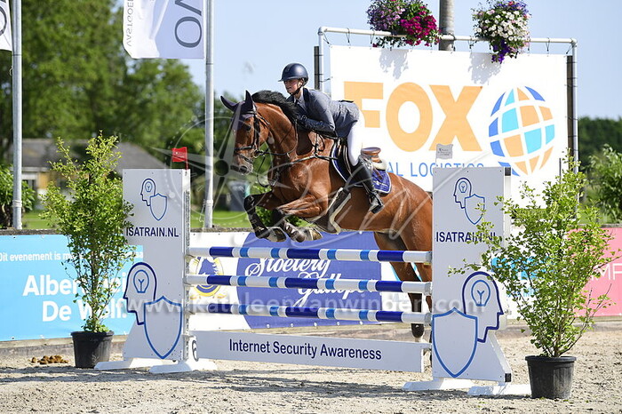 Liv Huijbregts - No Merci Versent SA