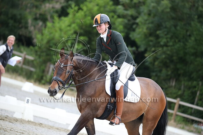 Caitlin van der Hoff