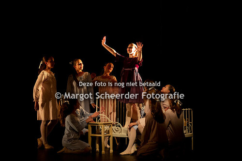 30 sara´s vriendinnen op zolderkamer