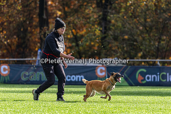 Regina Birkner with Apanatschi vom magischen Dreieck