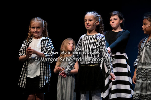 09 Scène 1 DE TIJD DIE NOG MOET KOMEN (Openingslied) 3