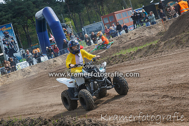 Zaterdag 19 - 4 ...... Motoren en Quads luierklassen 65 en 85 CC