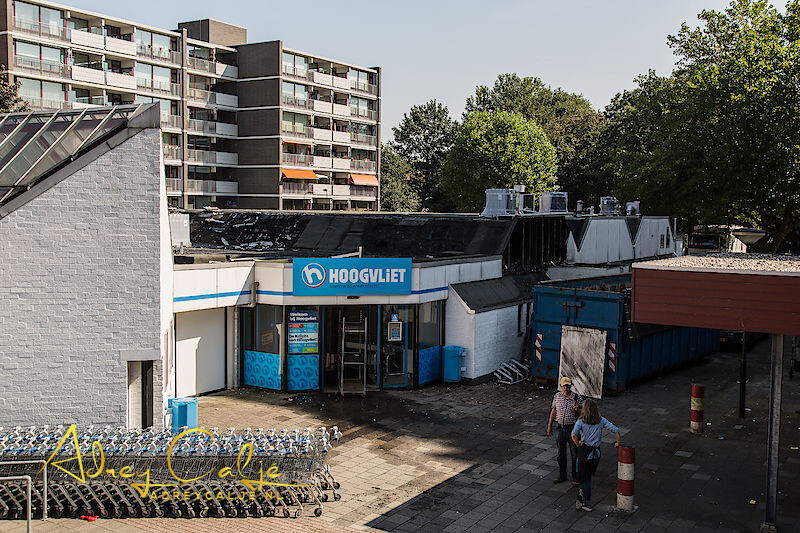 Persfoto's: Brand in supermarkt Hoogvliet