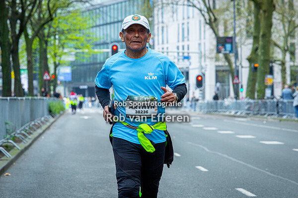 2025 NN 1/4 Marathon Rotterdam - 2 - Finish Coolsingel na ca. 10.45u