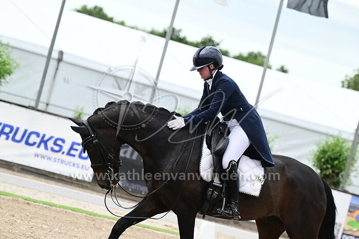 Jeanine Nieuwenhuis - Giovanni de la Fazenda