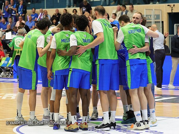 ZZ LEIDEN-HEROES DEN BOSCH: 63-90